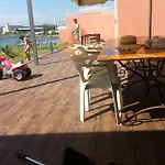 Maison Atypique Les Pieds Dans L'eau Дом отдыха *