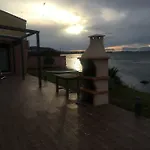 Maison Atypique Les Pieds Dans L'eau Сет
