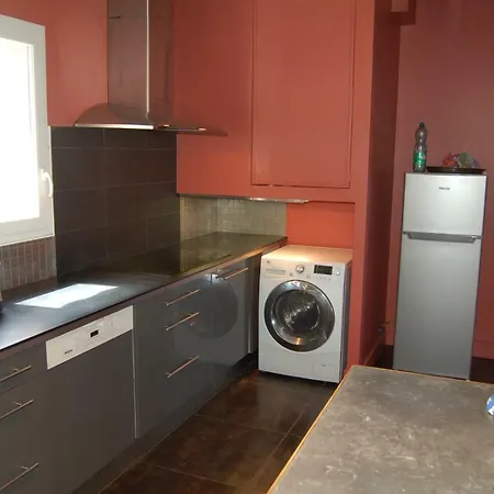 Holiday home Maison Atypique Les Pieds Dans L'eau