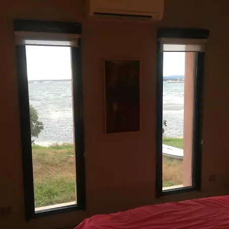 Maison Atypique Les Pieds Dans L'eau